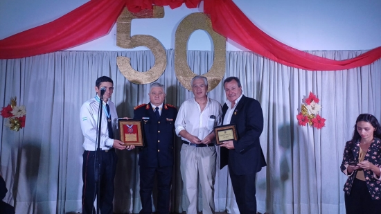 Bomberos Olavarría presente en el 50º aniversario de Bomberos de Cacharí