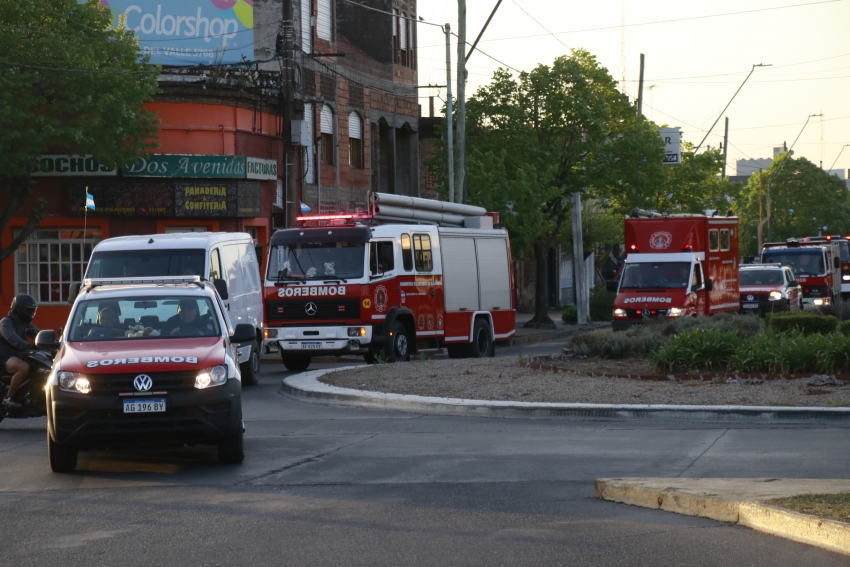 Más de 50 unidades en la caravana de Bomberos Olavarría